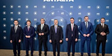 Konjufca përfaqëson Kosovën në Forumin e Antalyas, fokus te zhvillimet gjeopolitike dhe bashkëpunimi rajonal