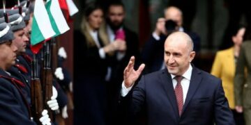 Bullgaria mban zgjedhjet parlamentare të 8-tat në pesë vitet e fundit, sondazhet nxjerrin favorit ish-presidentin pro-rus