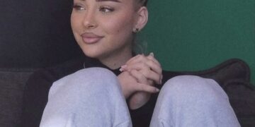 Elijona ‘përvëluese’ me fotot e fundit me bikini nga Egjipti