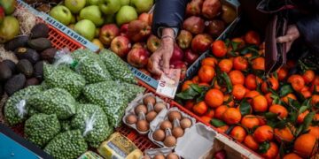 Nga karburantet te ushqimet: Çmimet “shpërthejnë” në mars – ekspertët kërkojnë masa urgjente