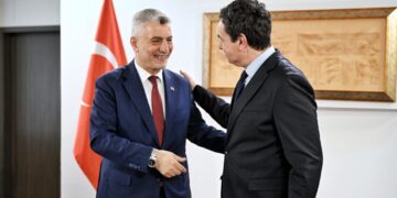 Kurti pret në takim ministrin e Tregtisë së Turqisë, i kërkon ndihmë për një linjë ajrore Kosovë-SHBA