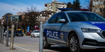 Breshëri plumbash në mesnatë: Sulmohet autosalloni në magjistralen Prishtinë-Ferizaj