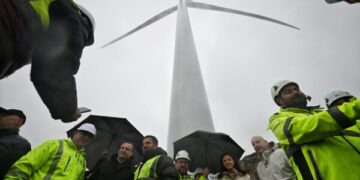 Kurti vizitoi punimet në parkun e erës në Zatriq të Rahovecit: Do prodhohet energji për 45 mijë familje