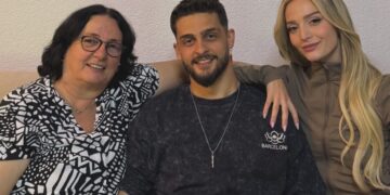 Selin shkon në Istog, pozon bashkë me Gimbon dhe vjehrrën