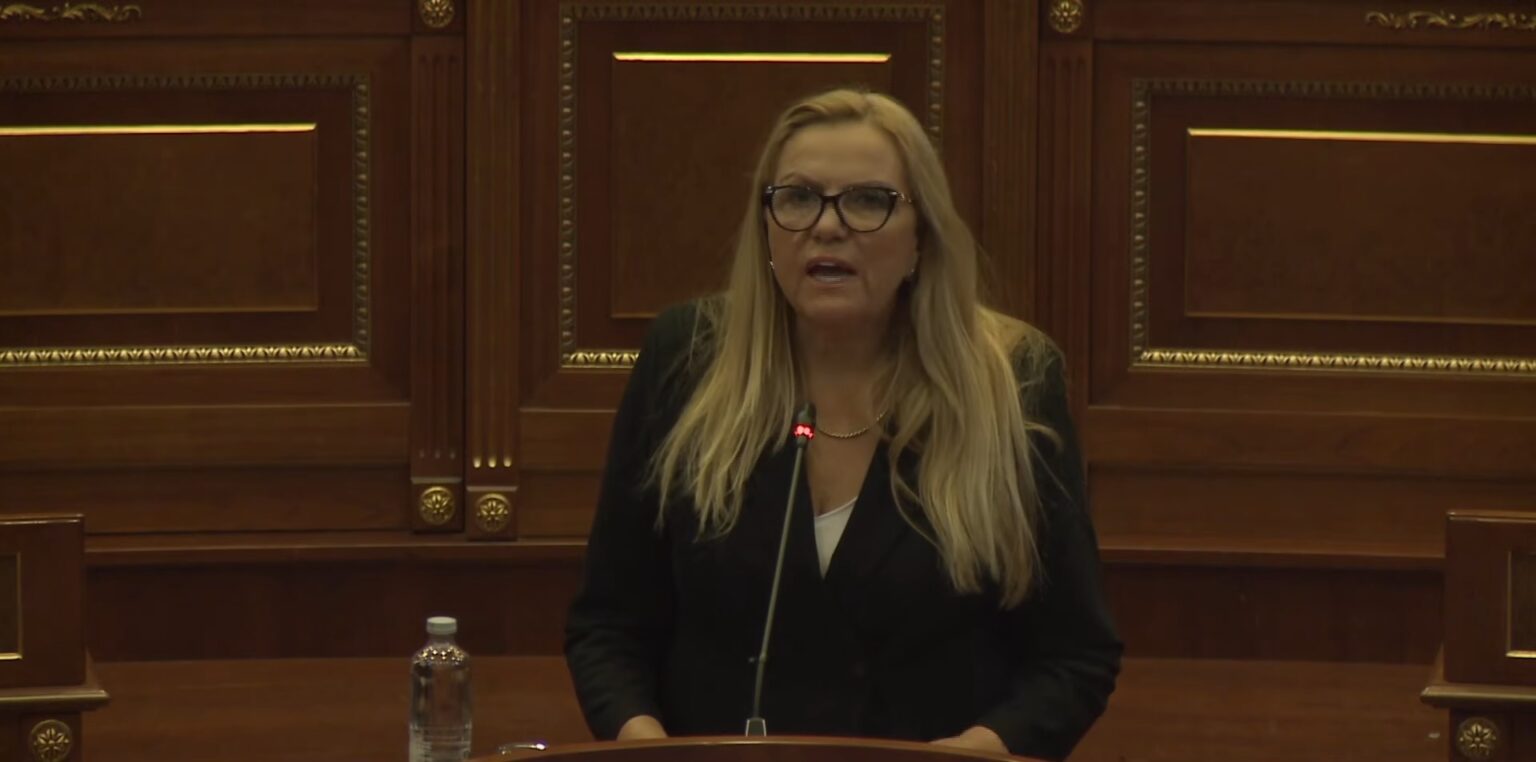 Kadrijaj, qeverisë: Marre – tërhiqeni librin e Shkëlzen Gashit