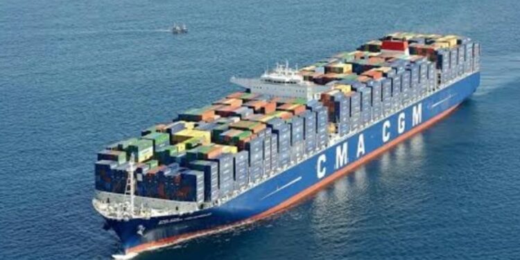 Një anije e këtij shteti kalon ngushticën e Hormuzit për herë të parë që nga fillimi i luftës