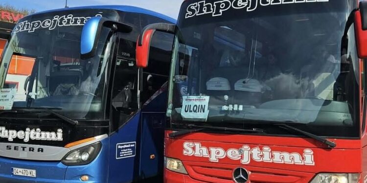 Sqarohet kompania “Shpejtimi”: Autobusi kishte defekt të vogël, udhëtarët janë transferuar sigurt në dy autobusë tjerë