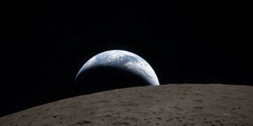 Astronautët e Artemis II kapin moment historik – Toka rishfaqet pas Hënës