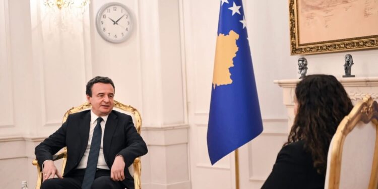 Kur ndodhi çarja e parë me Kurtin? Osmani shpjegon