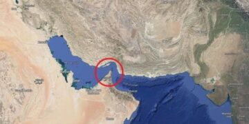 Irani hap Ngushticën e Hormuzit, nisin lëvizjet e para të transportit detar