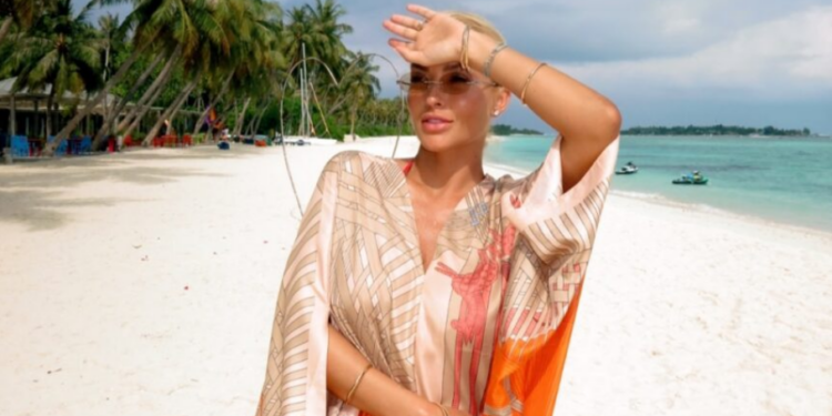 Dolce në Maldive vetë e dyta, ja kush po e shoqëron bukuroshen