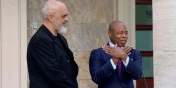Ish-kryetari i bashkisë së Nju Jorkut, Eric Adams, merr nënshtetësinë shqiptare