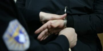 Ky është polici që u arrestua nën dyshimin se ngacmoi ish të dashurën (FOTO)