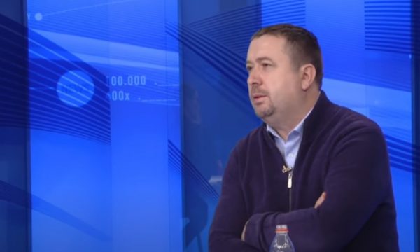 Latifi: Bota po ribëhet ndërsa shqiptarët në Kosovë s’e zgjedhin dot një president e në RMV s’po e mbrojnë përdorimin e gjuhës