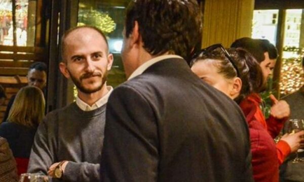 U dënua me 1 vjet e 6 muaj për gjuhën ndaj gjykatësit e prokurorit, ky është reagimi i zëdhënësit të qeverisë