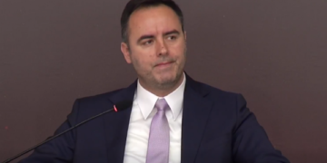 Konjufca me vërejtje për Shqipërinë: Le t’ia fillojmë bashkimit duke bashkorganizuar Samitin për Diasporën