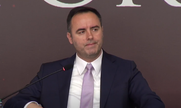 Konjufca me vërejtje për Shqipërinë: Le t’ia fillojmë bashkimit duke bashkorganizuar Samitin për Diasporën