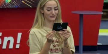 Selin thyen kutinë e emergjencës, çfarë shkruhej në zarf?