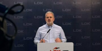 Azemi: MINT po tenton ta mbulojë skandalin e hajnisë me njehsorët, LDK kërkon që të kompensohen qytetarët e dëmtuar