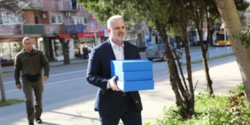 Azemi – këshilltarit në MINTI: Juve nuk ju besoj, prandaj kam shkuar në Prokurori