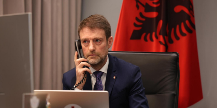 Hoxha: Çdo cenim i sigurisë së Kosovës përbën cenim të sigurisë së Shqipërisë