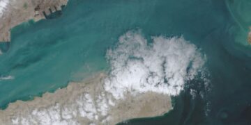 Anijet që kalojnë Hormuzin kanë nevojë për miratimin e Gardës së Iranit