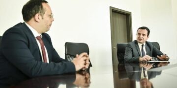 Kryetari i Bordit të BQK-së i dha donacion 1 mijë euro Lëvizjes Vetëvendosje