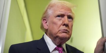 Trump reagon për mbylljen e Hormuzit: Irani nuk mund të na shantazhojë