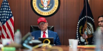 Rikthimi i krizës në Hormuz, Trump thërret takim në Dhomën e Situatave, zyrtari amerikan: Lufta mund të rifillojë