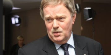 Ish-ambasadori Bosch për Presidentin: Për të mirën e vendit bëni kompromis, zgjedhjet s’do e përmirësojnë situatën