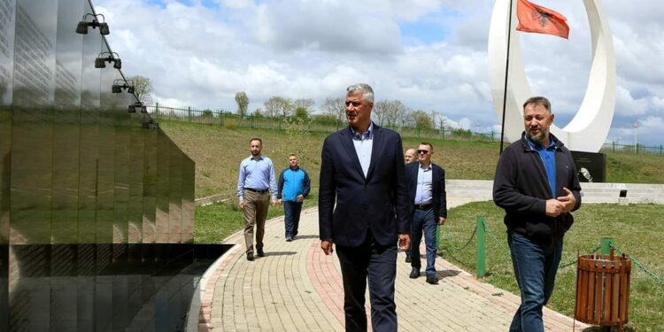 Lushtaku reagon ndaj Gecit: Historia nuk i fal ata që zgjedhin anën e turpit