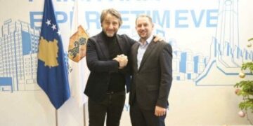 Rama emëron Bujar Gashin Drejtor të Shëndetësisë në Prishtinë, falënderon Izet Sadikun për punën e tij