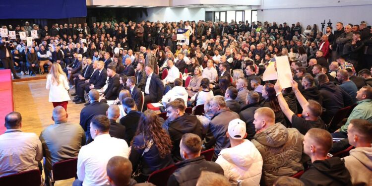 Goditje e rëndë për AAK-në, dorëhiqet anëtari i kësaj partie pas 19 vitesh aktivitet