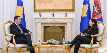 Vjosa Osmani në takim me Lumir Abdixhikun?