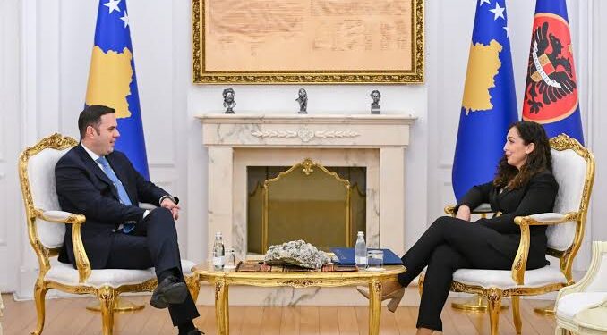 Vjosa Osmani në takim me Lumir Abdixhikun?