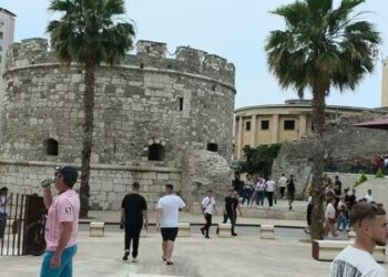 Shqipëria cilësohet si ‘Kroacia e Re’, qindra turistë vizitojnë trashëgiminë arkeologjike në Durrës