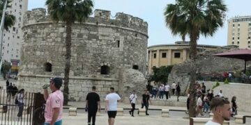 Shqipëria cilësohet si ‘Kroacia e Re’, qindra turistë vizitojnë trashëgiminë arkeologjike në Durrës