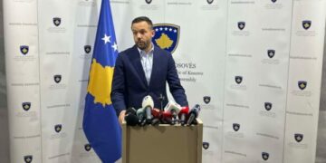 Tahiri akuzon Kurtin për veprime jokushtetuese dhe gjuhë fyese ndaj opozitës