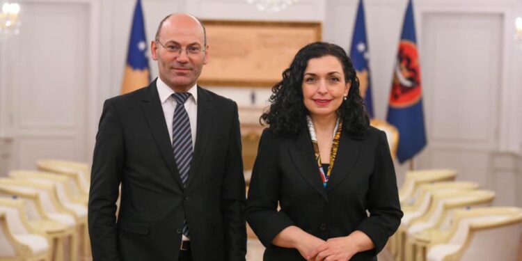 Nis lufta e VV-së ndaj Vjosa Osmanit: I shkarkohet ambasadori që Presidentja e dërgoi në Vatikan