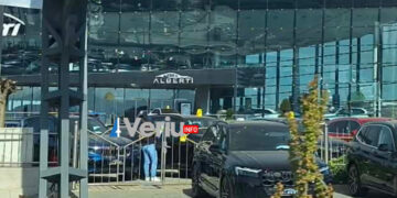Policia prej mbrëmë pranë autosallon Alberti, dyshohet për gjuajtje me armë (Foto)