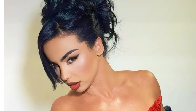 Linda Halimi sjell poza joshëse në bikini që sfidojnë imagjinatën