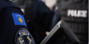 Ekstradohen dy persona që kishin ‘karton të kuq’ nga Interpol, njëri për në Kosovë dhe tjetri nga Kosova për në Shqipëri