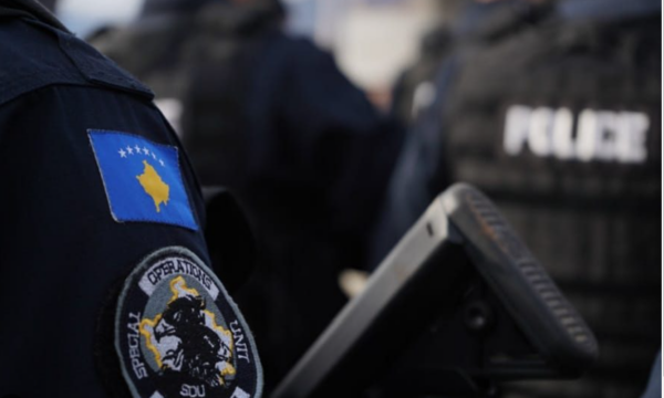 Ekstradohen dy persona që kishin ‘karton të kuq’ nga Interpol, njëri për në Kosovë dhe tjetri nga Kosova për në Shqipëri