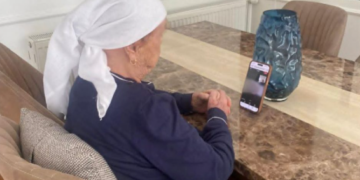 Një ditëlindje ndryshe, nëna e Thaçit në videolidhje me të birin në Hagë