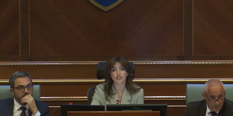 Haxhiu nga ulësja e Kuvendit: Është vështirë me zgjedh presidentin tash pasi s’ka pazare, tendera, ambasada..