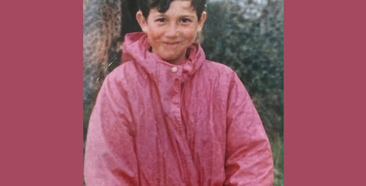 Sot në Prekaz rivarrosen eshtrat e 9-vjeçarit të zhdukur gjatë luftës, Sinan Dauti