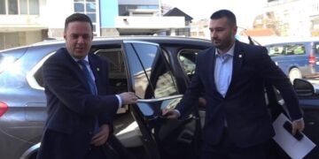 Abdixhiku duke hyrë në Kuvend: Të shohim tash, pas takimit deklarohemi