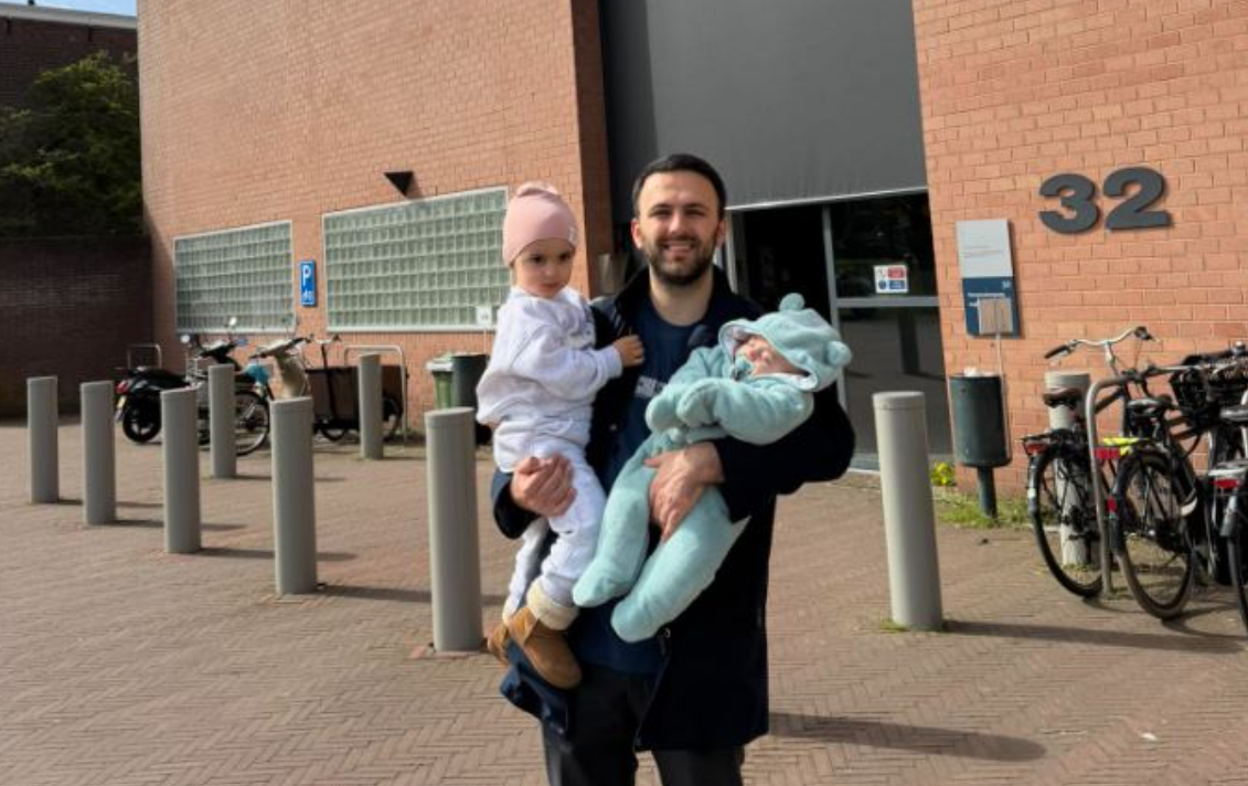 Altin Krasniqi feston ditëlindjen pranë babait në Hagë