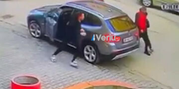 Pjesëtari i FIT-it Bujar Ejupi që u përfshi në rrahje para disa ditësh në Podujevë, ishte përfshi në një incident po ashtu para 3 vitesh, sulmoi një qytetar që ishte me fëmijë në veturë (VIDEO)