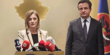 Kurti dhe Rushiti gënjyen publikisht, Ambasada Britanike mohon se ka përkrahur kandidaten e VV-së